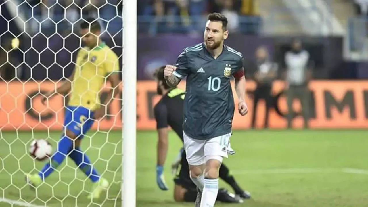 Lionel Messi nage le Brésil après la victoire dominante de l’Argentine
