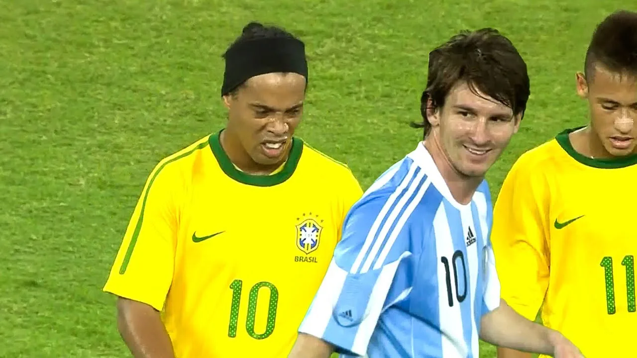 Lionel Messi Showing His Class vs Ronaldinho & Neymar in