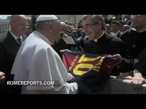 Leo Messi envía al Papa Francisco una camiseta dedicada