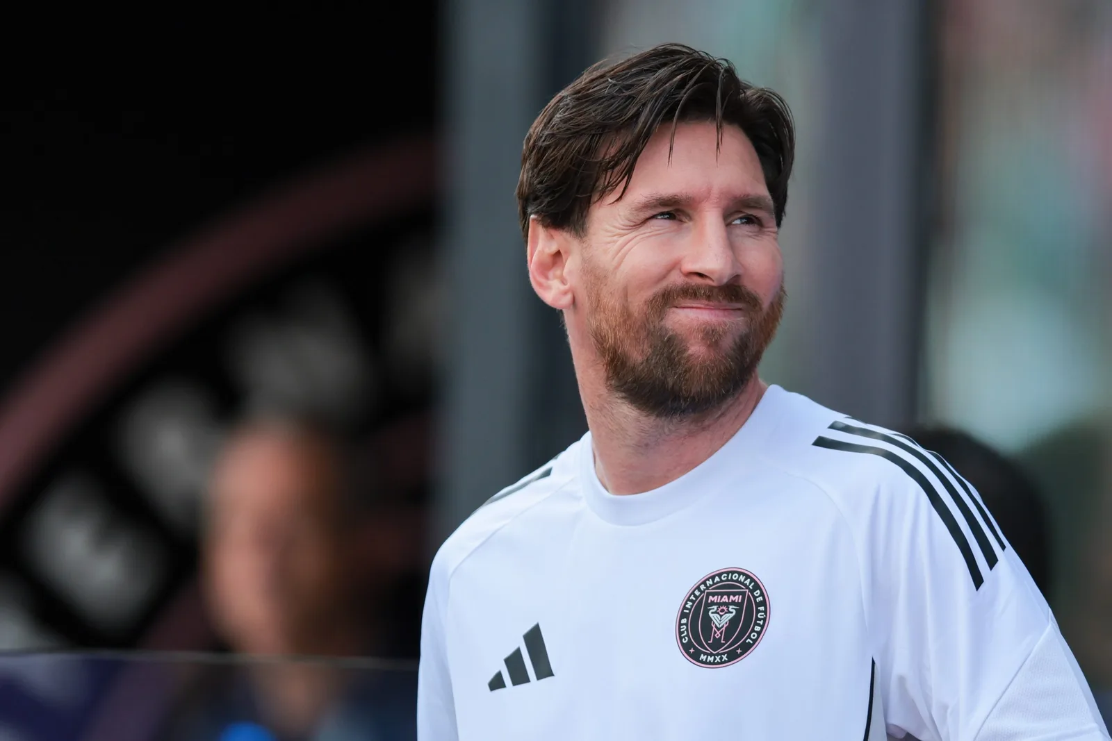 Lionel Messi fait un mouvement monumental vers l’Inter Miami avec un contrat stupéfiant de 60 millions de dollars qui secoue le monde du football.