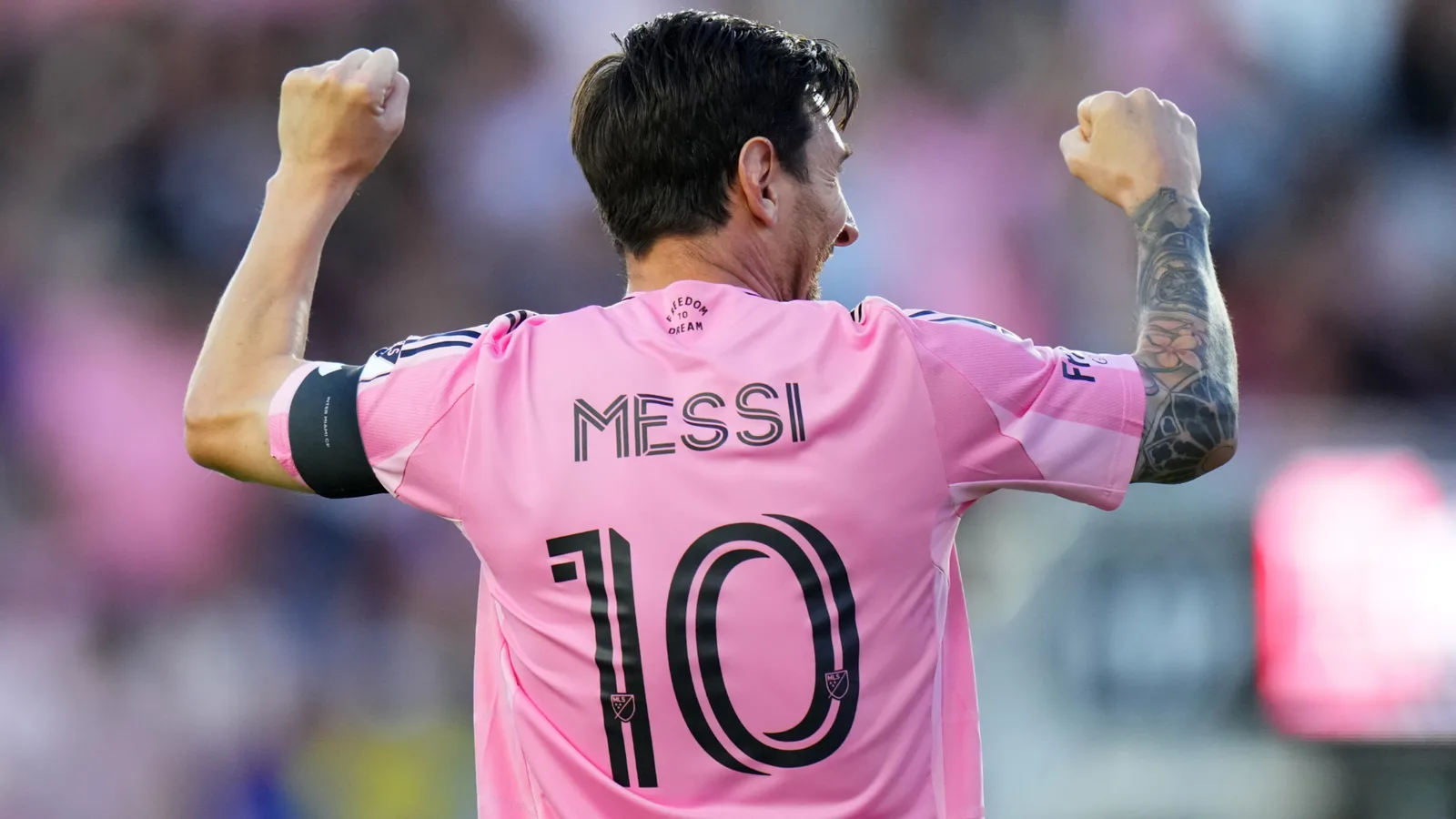 Lionel Messi réalise d’abord MLS avec Inter Miami – alors que la chèvre argentine vole le spectacle en écrasant la victoire sur Columbus Crew
