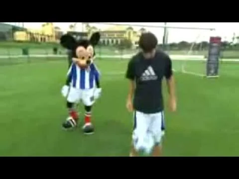 Disney Cup 2009- Lionel Messi & Mickey Mouse