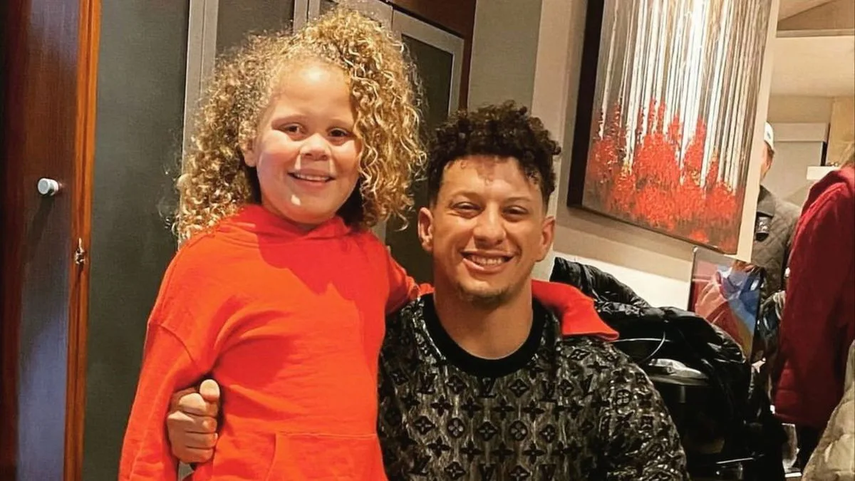 La demi-sœur de Patrick Mahomes déplace la fidélité après avoir rencontré Lionel Messi et partage un fier moment de football