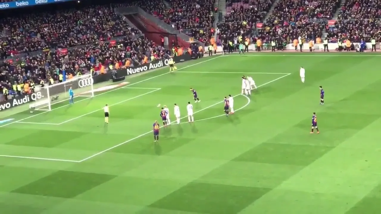LEO MESSI PENALTY GOAL VS VALENCIA (February 2nd 2019) Crowd