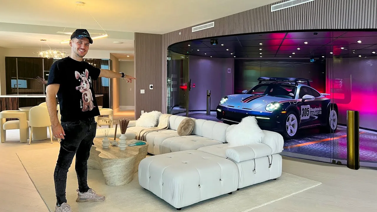 À l’intérieur de la tour Porsche de Messi avec un ascenseur pour supercars