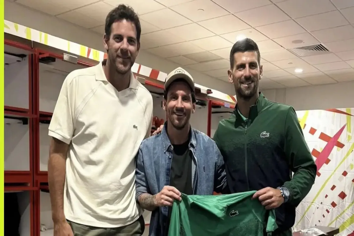 Lionel Messi assiste au match de Novak Djokovic à Miami
