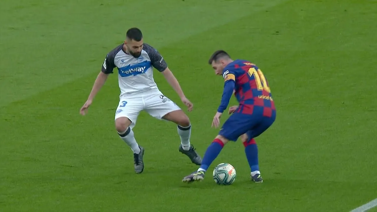 Lionel Messi 2019/20 : Dribbling Skills, Goals, Passes