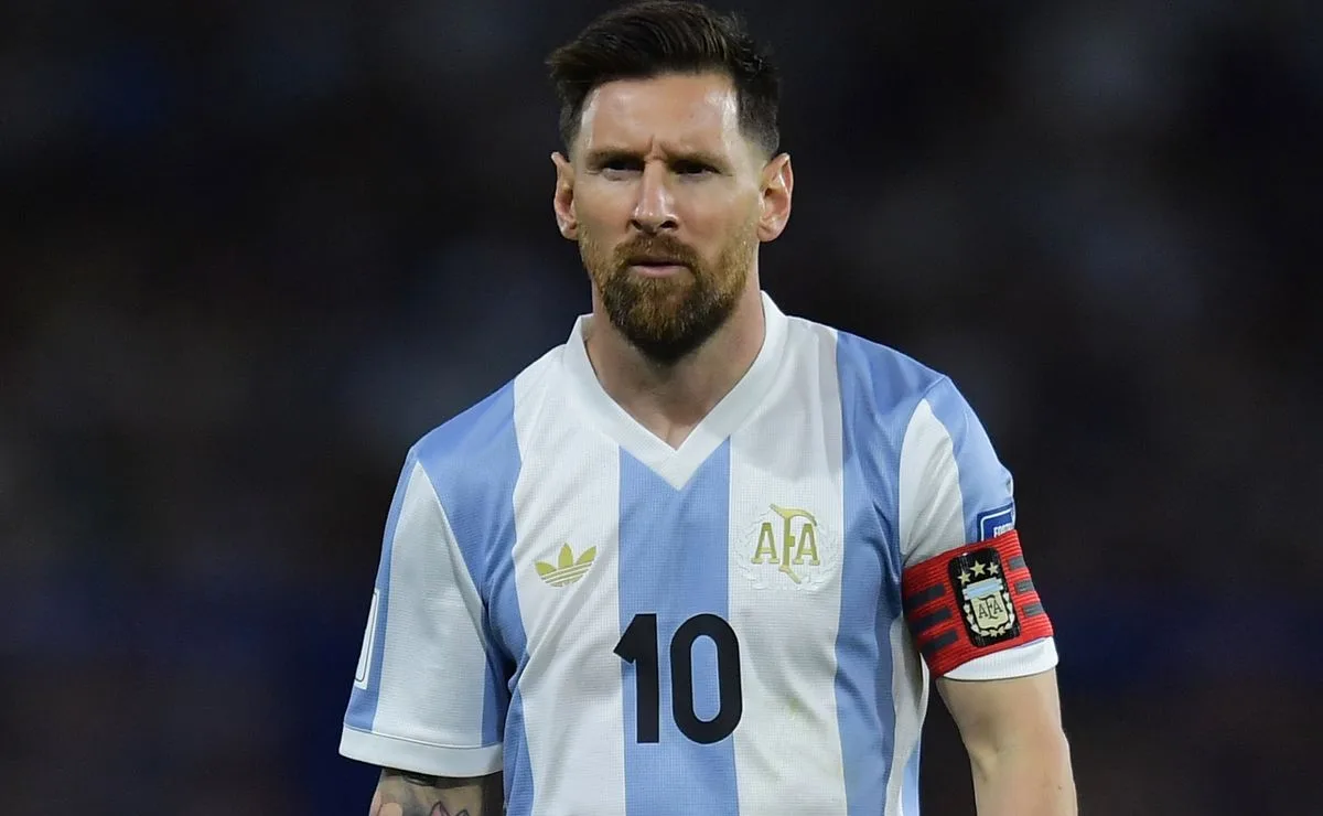 Lionel Messi félicite l’Argentine pour les victoires du Derby contre le Brésil, Uruguay avec un tir subtil à Raphinha