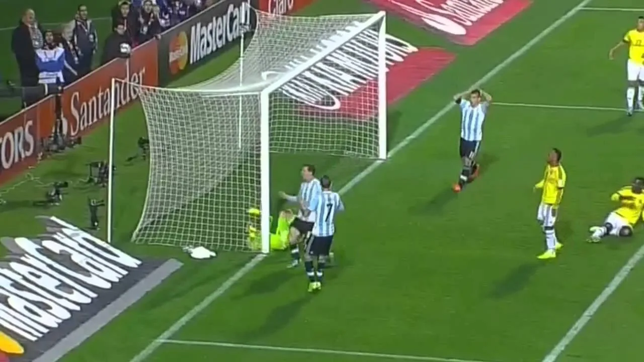 David Ospina incredible double save against Lionel Messi |