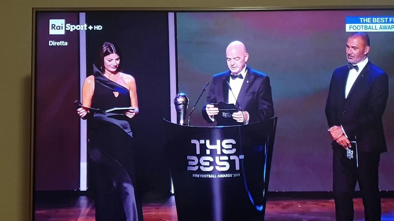 Lionel Messi Best FIFA World player 2019  / Standing ovation