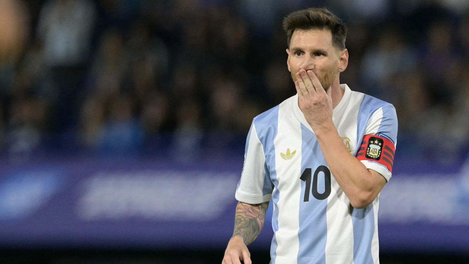 Pourquoi Lionel Messi n’a pas parlé à son collègue vainqueur de la Coupe du monde pendant «  trois mois  » au PSG – avec Barcelone commentaire en traitement silencieux de la superstar argentine