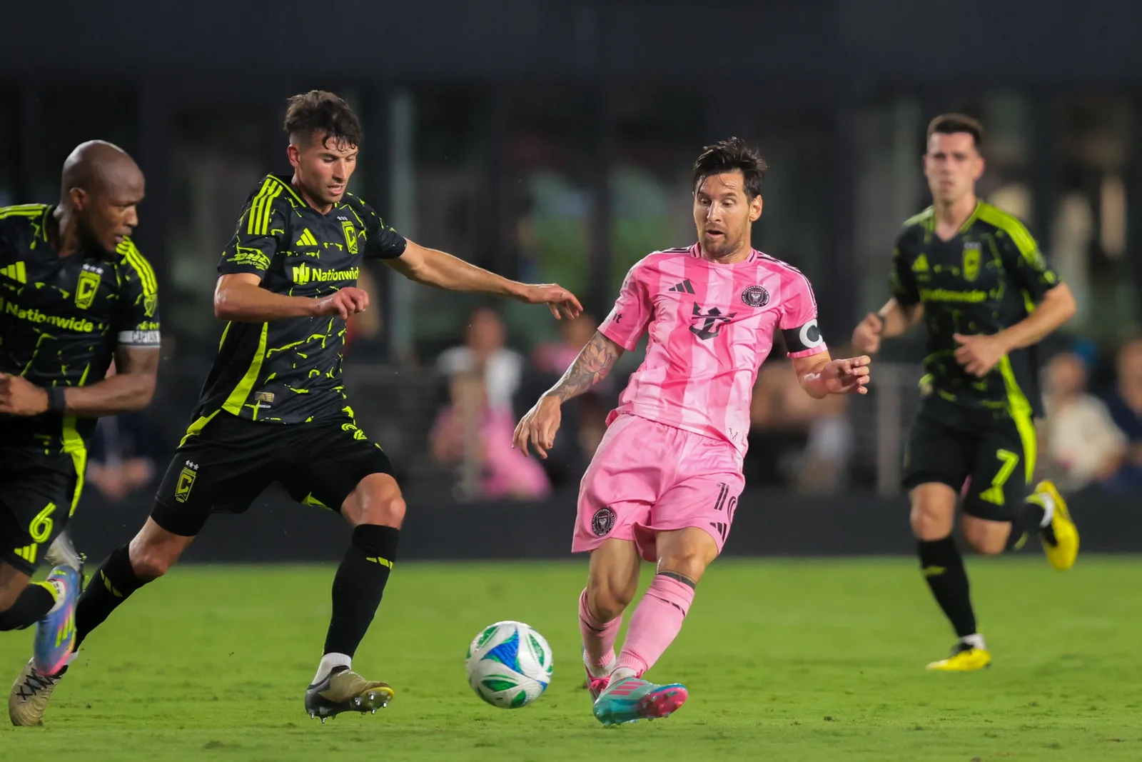 Lionel Messi Ravive le Drame des Transferts : La Pro League Saoudienne Poursuit la Superstar